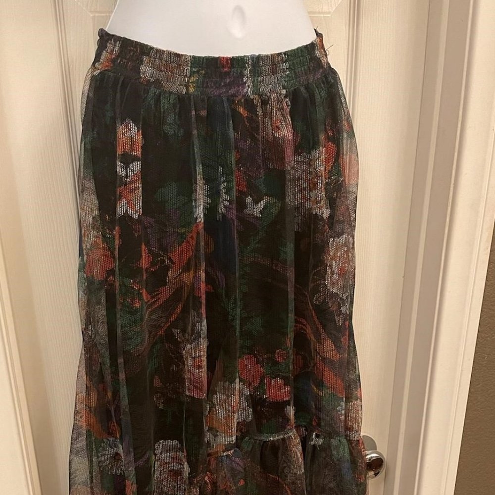 Black flower print tulle skirt with black leggings